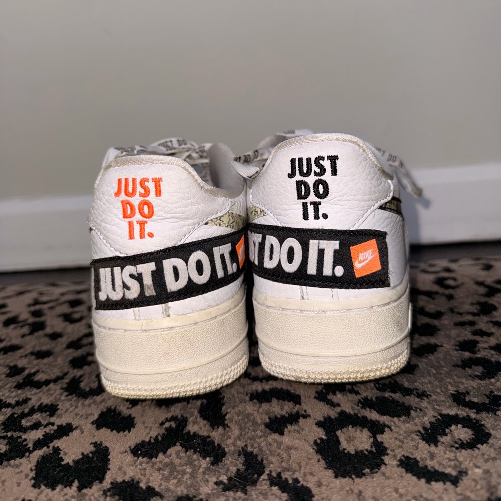 Nike Air Force 1 “Just Do It” White Leather Sneakers – Youth Size 7Y - Picture 4 of 5